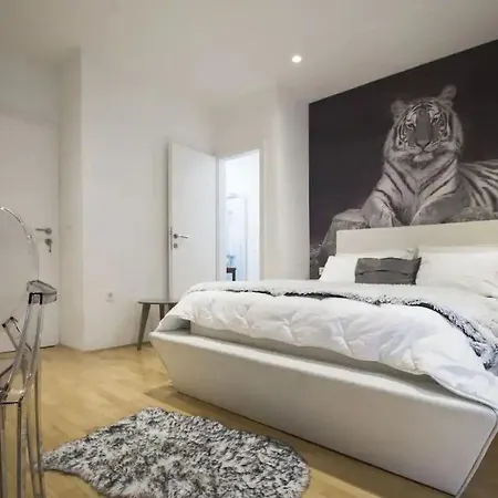 Wunderschoene In Strandnaehe By Interhome Apartmán Makarská